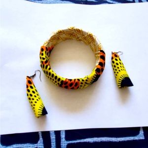 Hand made earrings with bracelets, made with African material